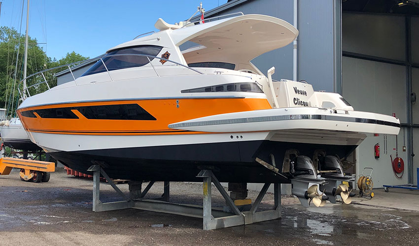 Yachtservice en Refit Flevo Marina refit Veuve Clicquot