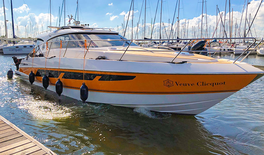 Yachtservice en Refit Flevo Marina refit Veuve Clicquot
