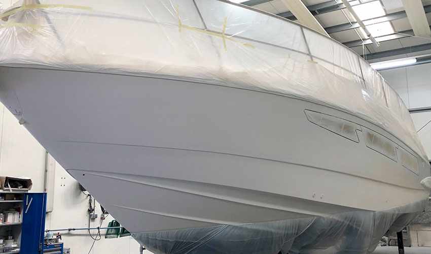 Yachtservice en Refit Flevo Marina refit Veuve Clicquot