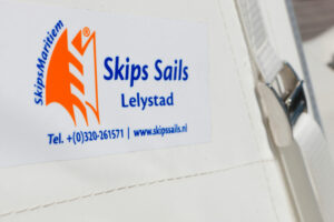 Skips Sails Masten & tuigages Experts in sails and rigging.